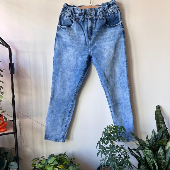 Gently Worn Almost Famous Crave Fame Juniors' Paperbag-Waist Skinny Jeans - Picture 1 of 14